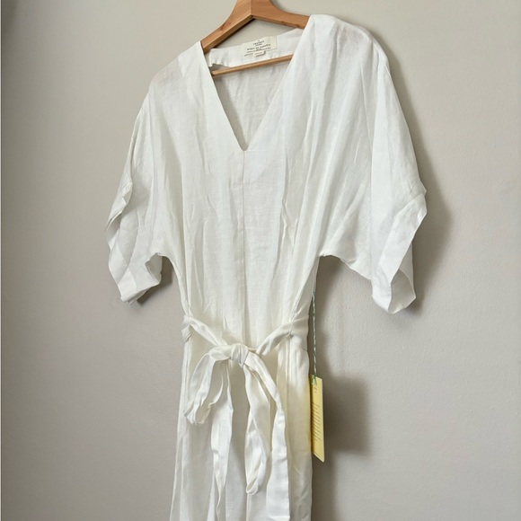 Birds of Paradis Beachy Coastal Style Ivory Linen V-Neck Belted Split Midi Dress - Picture 3 of 12